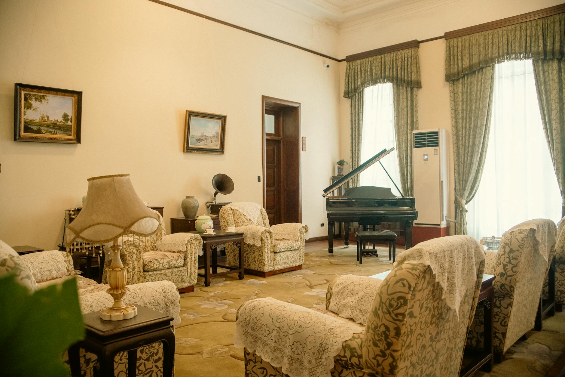 The reception hall of the Meiling Palace in Nanjing