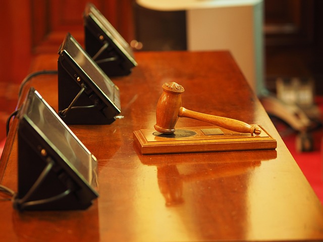 32 岁风控师的概率账本:把『怕亏』写成 7% 的精确数字 配图